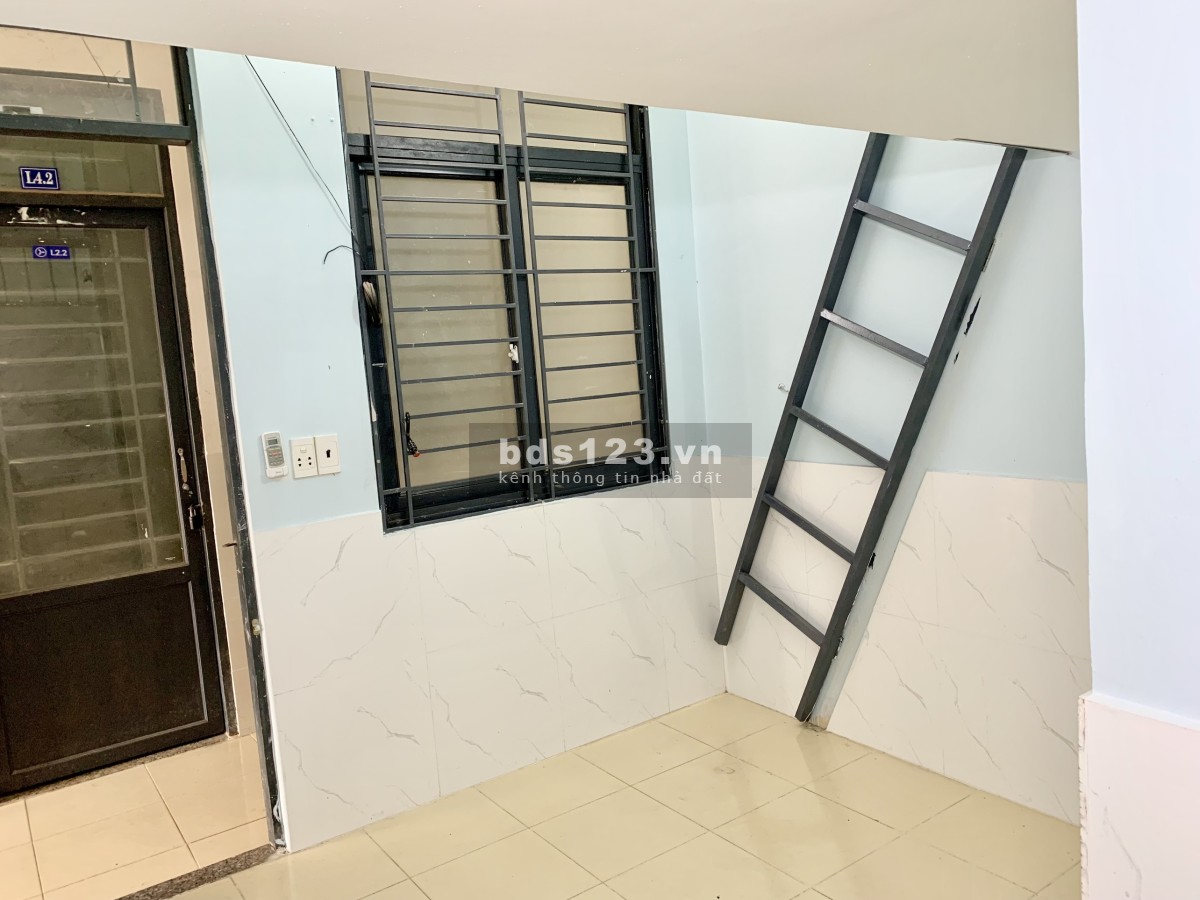Cho thuê phòng có gác sát cổng trường Đại Học Văn Lang cs3 đi bộ 1 phút tới