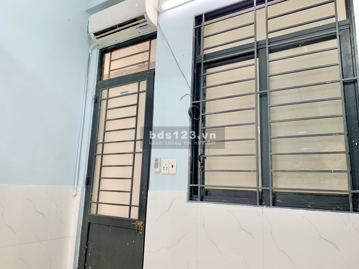 Cho thuê phòng có gác sát cổng trường Đại Học Văn Lang cs3 đi bộ 1 phút tới