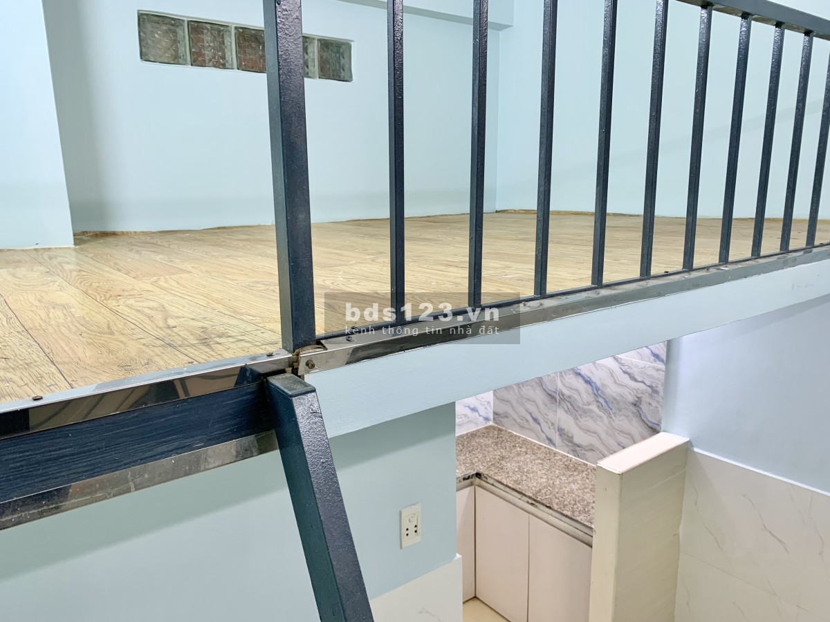 Cho thuê phòng có gác sát cổng trường Đại Học Văn Lang cs3 đi bộ 1 phút tới