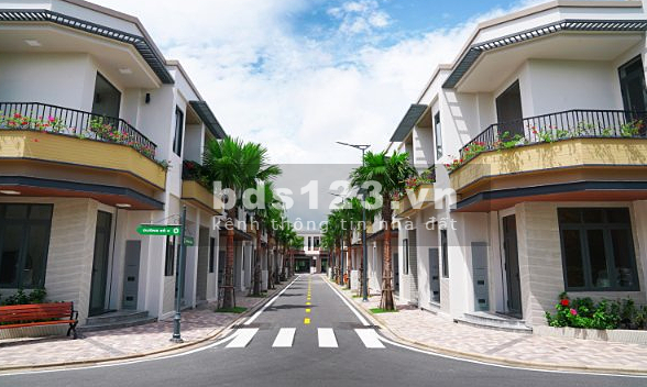 BÁN DÃY NHÀ PHỐ LIỀN KỀ NGAY TTHC BÀU BÀNG BÌNH DƯƠNG GIÁ 2TỶ1