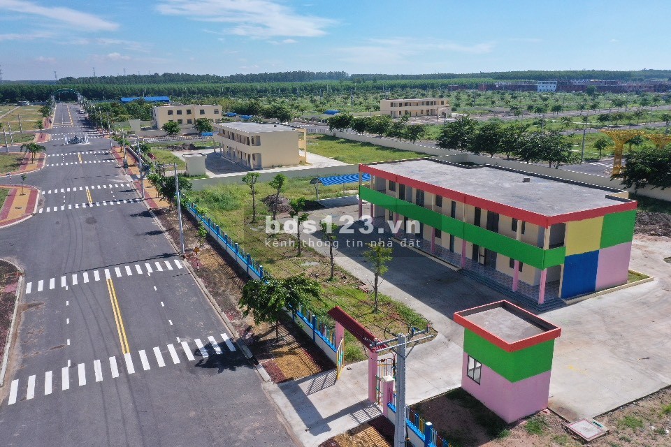 Chính chủ bán đất giá 880tr/100m2 full thổ cư, ngay TTHC Bàu Bàng