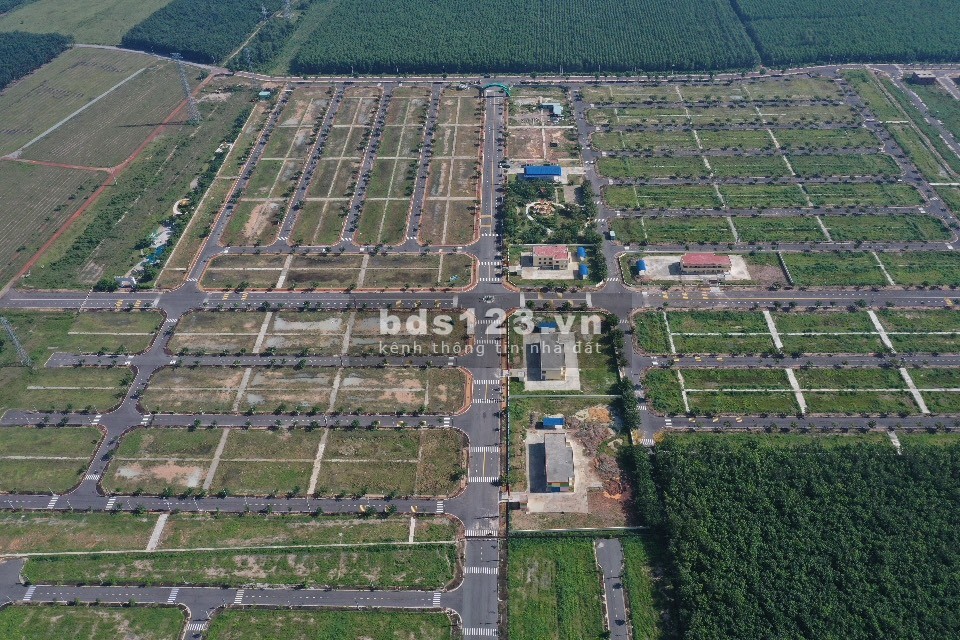 Chính chủ bán đất giá 880tr/100m2 full thổ cư, ngay TTHC Bàu Bàng