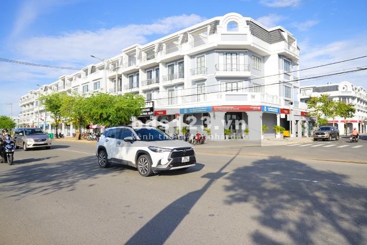 Bán nhà 1 trệt 3 lầu giá 2,1tỷ ở Lai Uyên, Bàu Bàng, Bình Dương