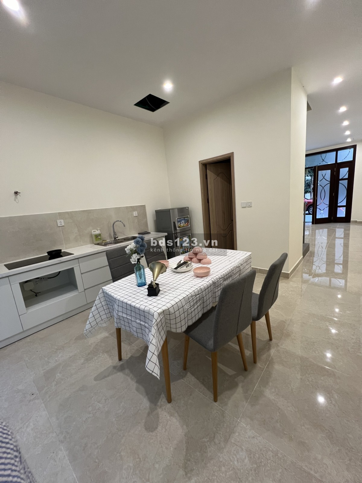 Qũy căn vila shop house liền kề đã hoàn thiện 2 - 5 tầng có nóng lạnh điều hòa. Giá 6,4tr