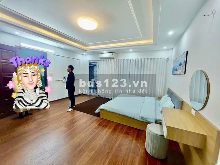 Bán nhà Bồ Đề dân xây 38 m 5 tầng ngõ thông gần cầu giường học các cấp
