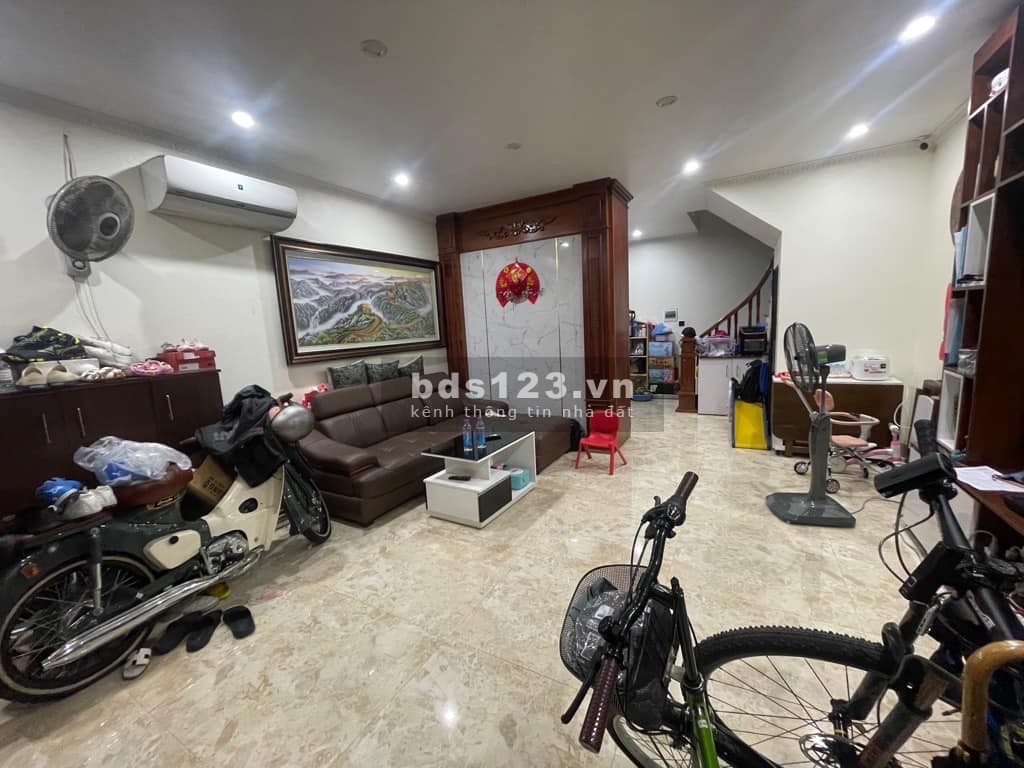 Bán Nhà Đẹp Phố Vũ Xuân Thiều - Phân Lô - Gần Phố - Full Nội Thất