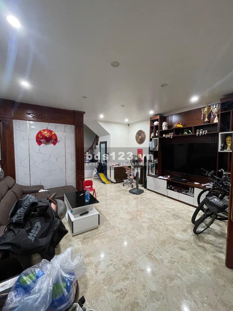 Bán Nhà Đẹp Phố Vũ Xuân Thiều - Phân Lô - Gần Phố - Full Nội Thất