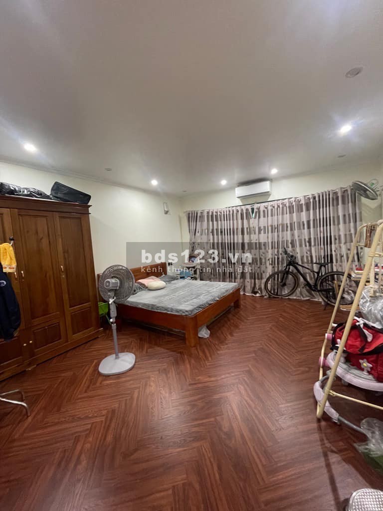 Bán Nhà Đẹp Phố Vũ Xuân Thiều - Phân Lô - Gần Phố - Full Nội Thất