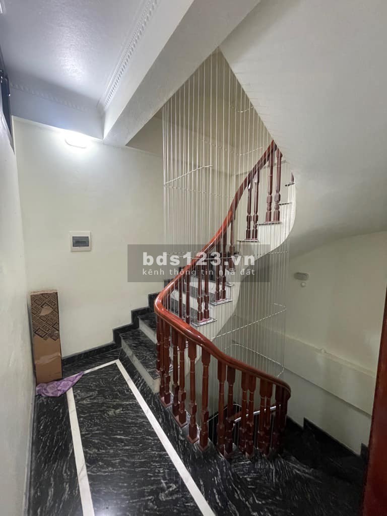 Bán Nhà Đẹp Phố Vũ Xuân Thiều - Phân Lô - Gần Phố - Full Nội Thất