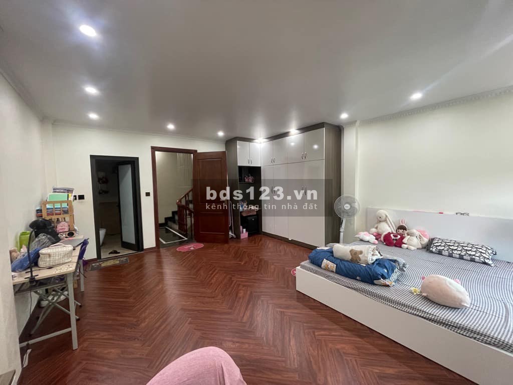 Bán Nhà Đẹp Phố Vũ Xuân Thiều - Phân Lô - Gần Phố - Full Nội Thất