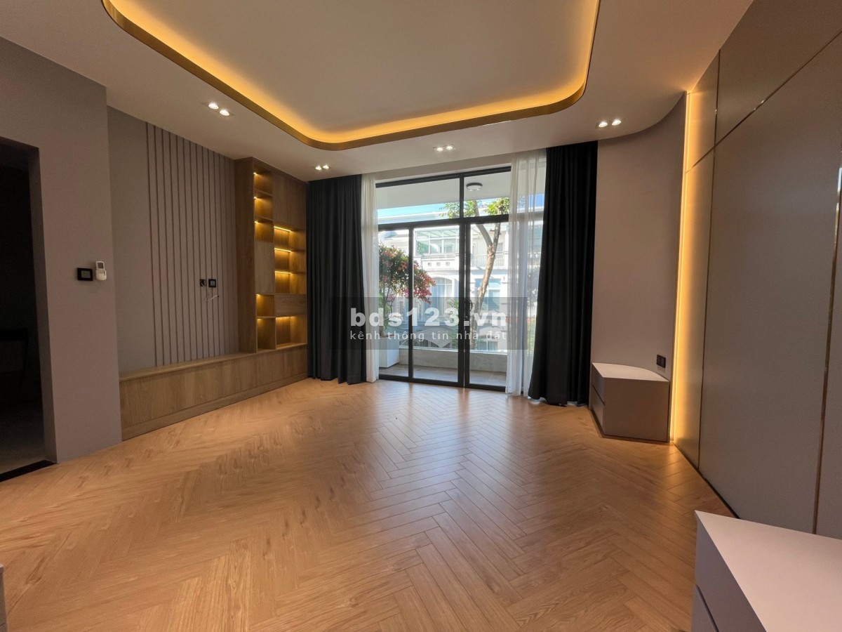 CHO THUÊ BIỆT THỰ MỚI XÂY PHÚ MỸ HƯNG Q.7 _ 4 Phòng ngủ, 7x18m, nội thât đầy đủ, GIÁ 60TRIỆU