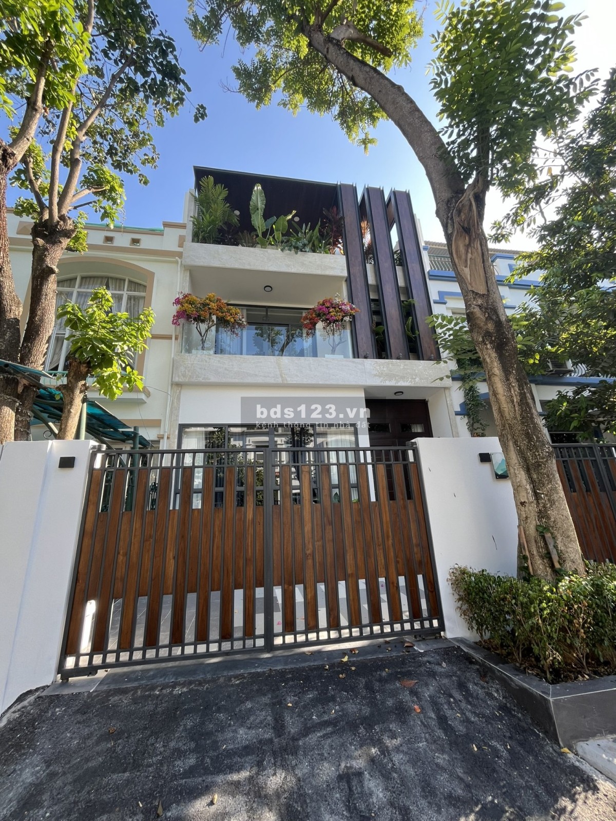 CHO THUÊ BIỆT THỰ MỚI XÂY PHÚ MỸ HƯNG Q.7 _ 4 Phòng ngủ, 7x18m, nội thât đầy đủ, GIÁ 60TRIỆU