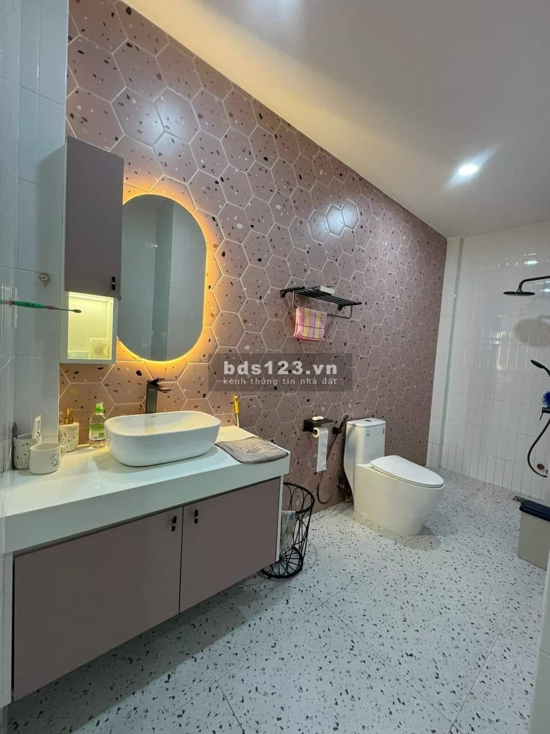 Chính Chủ Cần Bán Nhanh Nhà Đẹp Mới Ngay Sát Khu Ẩm Thực Phan Xích Long - Nhiêu Tứ Phú Nhuận 24 Tỷ
