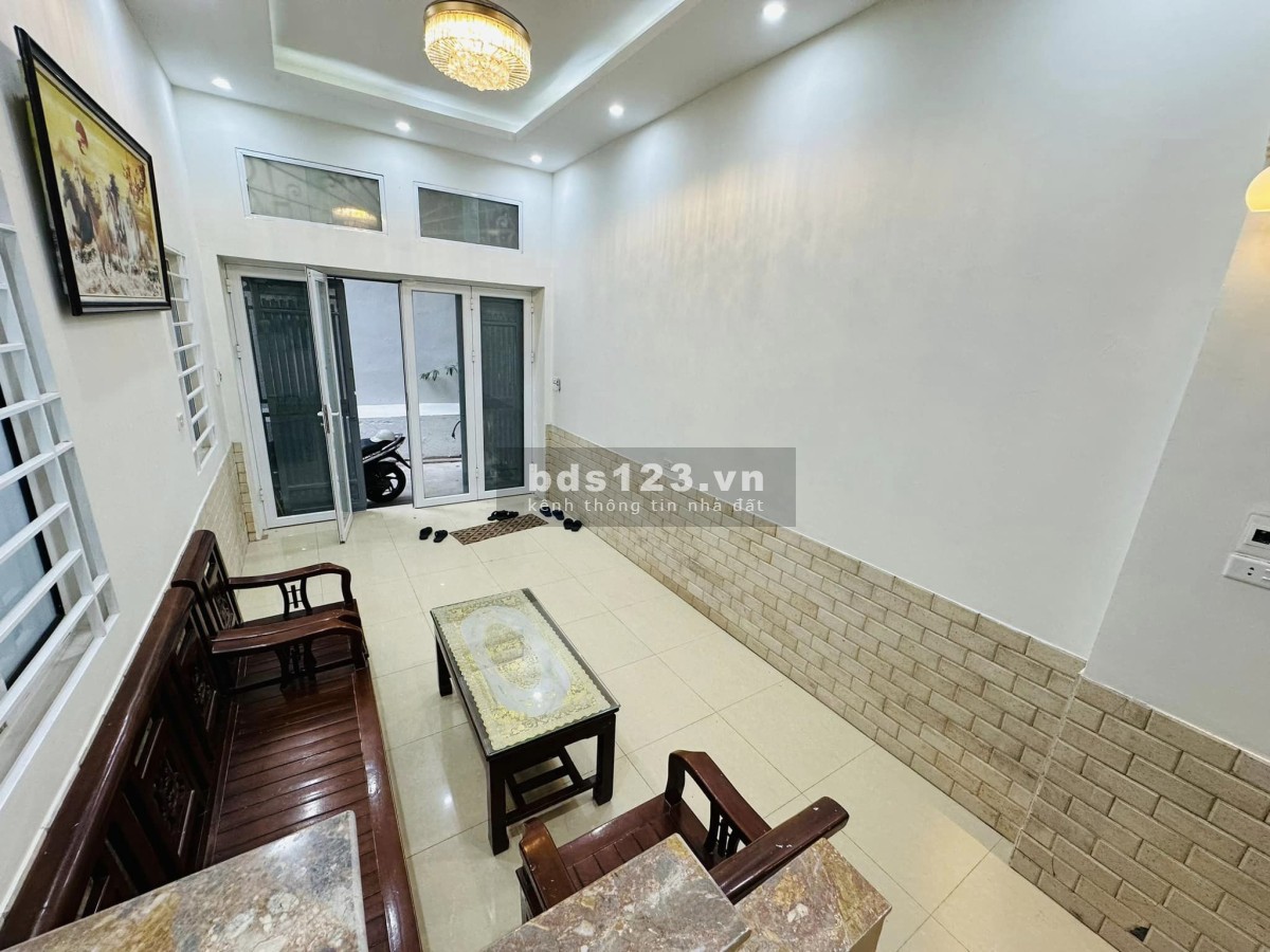 6.9 tỷ nhà Đội Cấn - 35m2 - 4 tầng - 30m ra phố