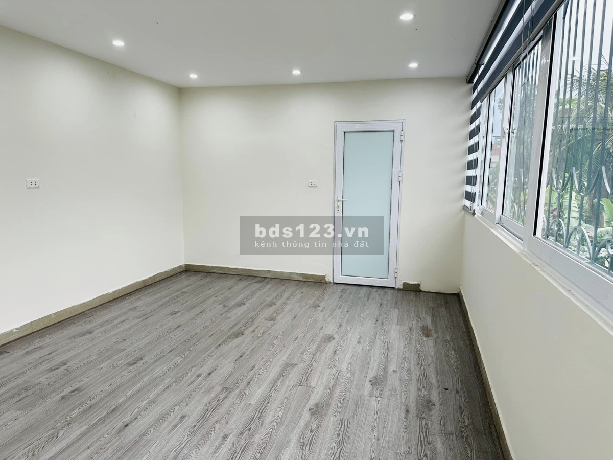 6.9 tỷ nhà Đội Cấn - 35m2 - 4 tầng - 30m ra phố