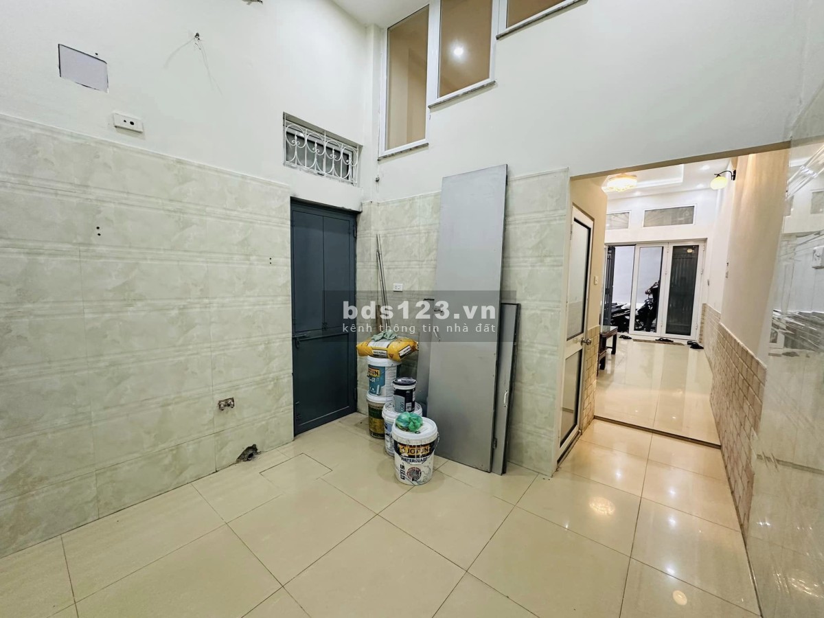 6.9 tỷ nhà Đội Cấn - 35m2 - 4 tầng - 30m ra phố