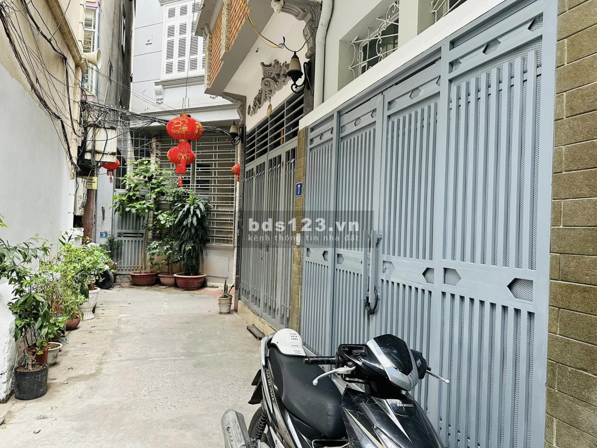 6.9 tỷ nhà Đội Cấn - 35m2 - 4 tầng - 30m ra phố