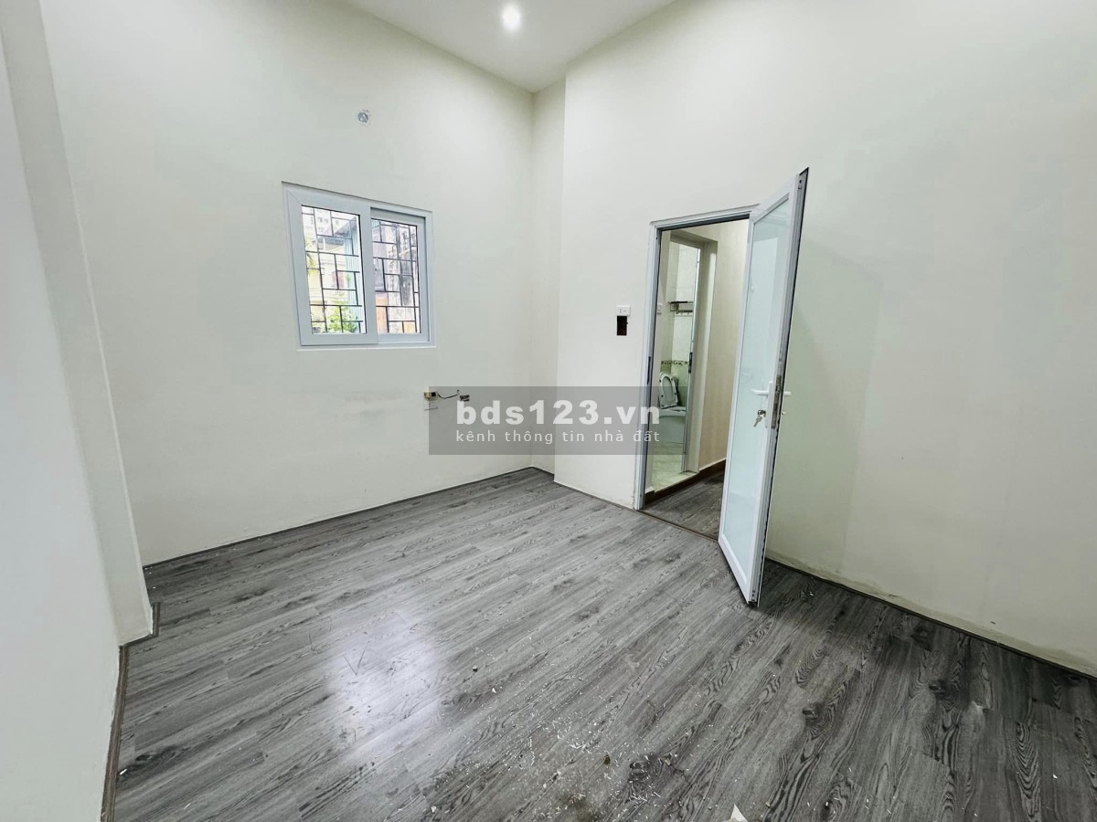 6.9 tỷ nhà Đội Cấn - 35m2 - 4 tầng - 30m ra phố