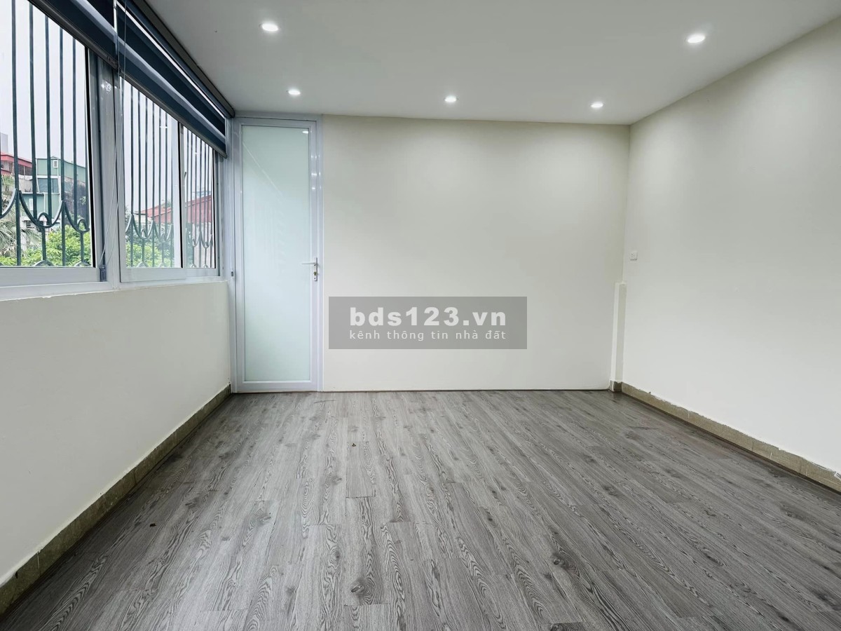 6.9 tỷ nhà Đội Cấn - 35m2 - 4 tầng - 30m ra phố
