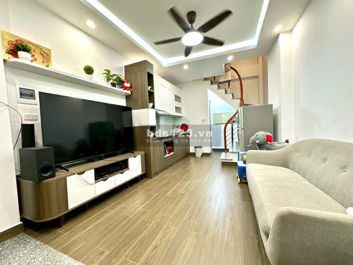 Bán nhà Hai Bà Trưng, diện tích 56m2, được nhiều người săn đón, giá chỉ tầm 9 tỷ