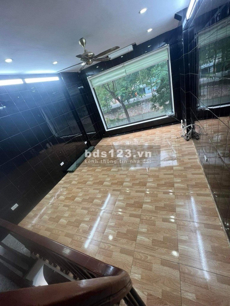 Bán nhà Hai Bà Trưng, diện tích 56m2, được nhiều người săn đón, giá chỉ tầm 9 tỷ