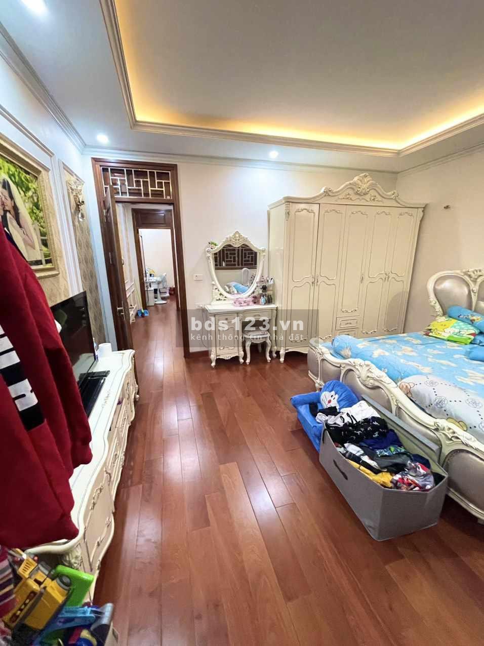 Bán nhà 5 tầng, 3 ngủ, 3 thoáng, mặt ngõ thông, ô tô qua cửa, kd tốt, chỉ thơn 7 tỷ