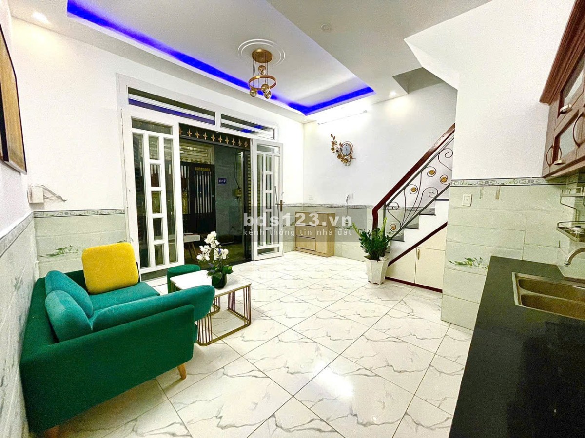 Chính chủ cán bán nhà 2 lầu cách mặt tiền chỉ 20m quận Bình Tân giá 1 tỷ 880