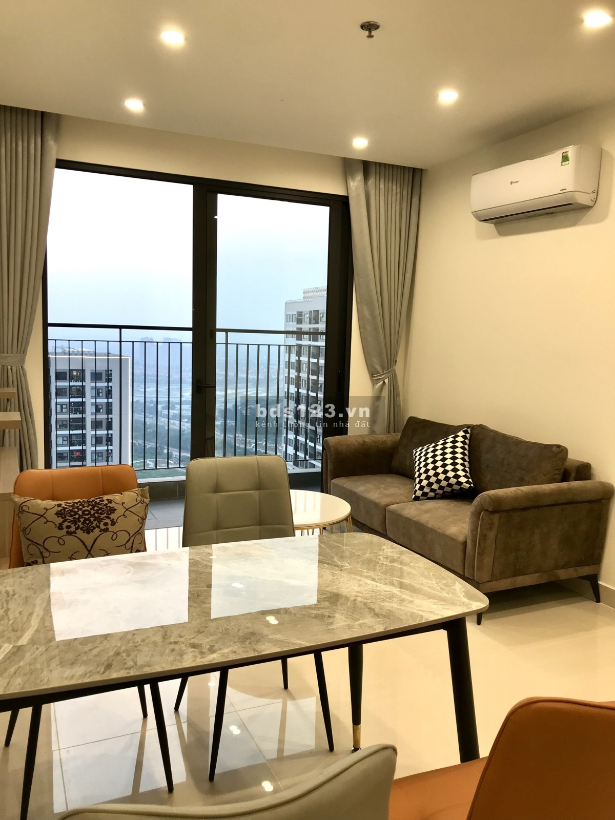Cần cho thuê căn hộ Vinhomes Smart City