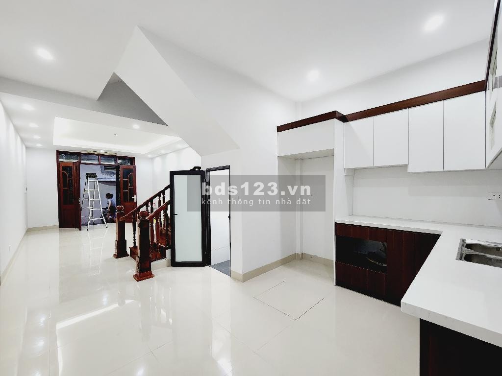 Bán nhà Xuân Thủy nhà đẹp ở ngay 55m2 - 10 tỷ