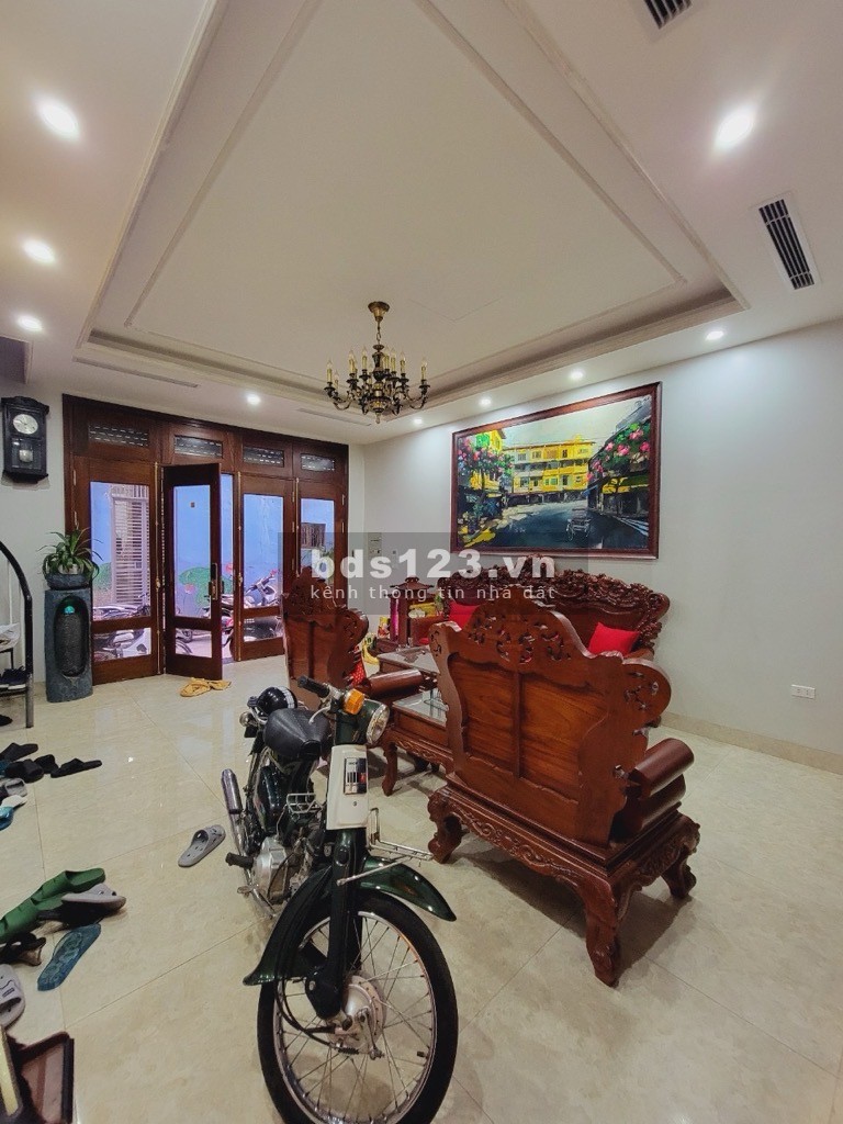 Bán nhà 7 tầng ở 28 Tứ Liên - Tây Hồ. Dt 42m2 giá chào 12.350 triệu