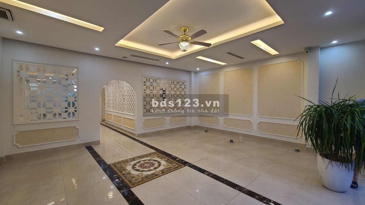 Bán siêu phẩm nhà 5 tầng phố Hồng Tiến giá đầu tư