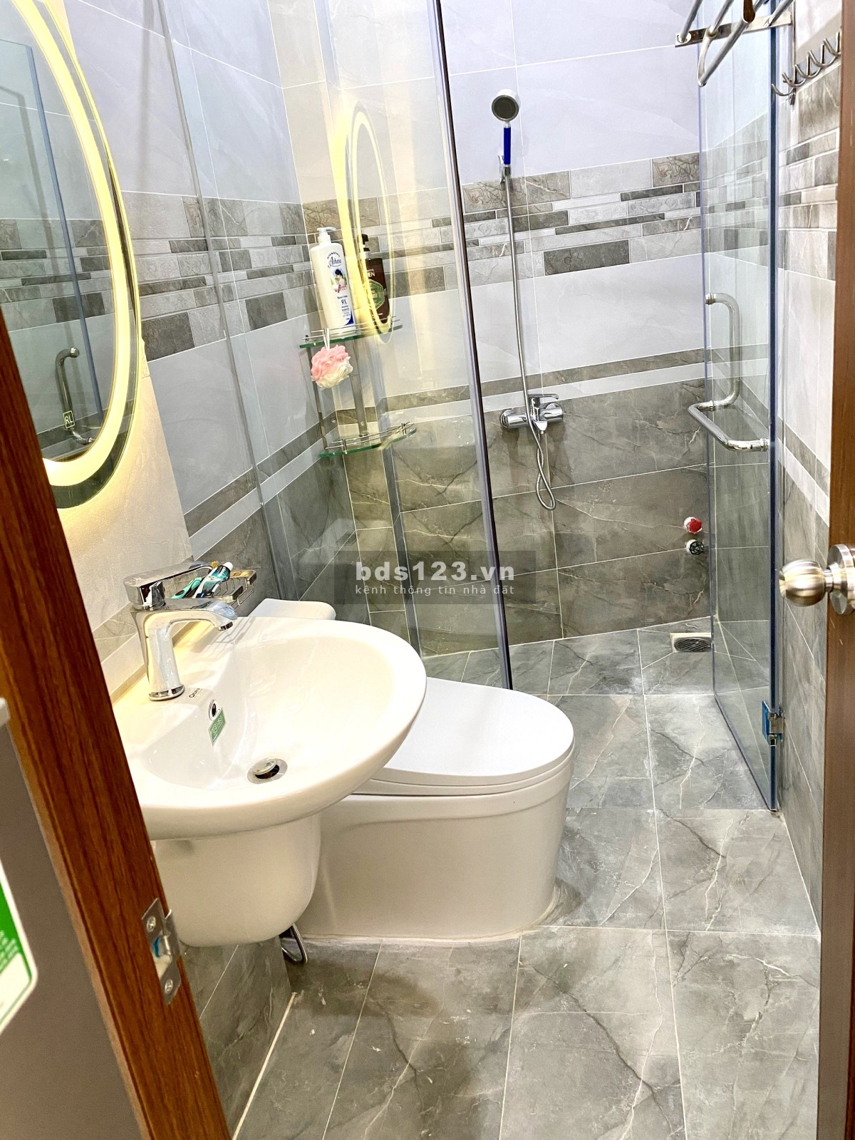 Hời quá hời! Bán lỗ ngộp nặng toà nhà Phan Xích Long sẵn thu nhập 200tr/tháng