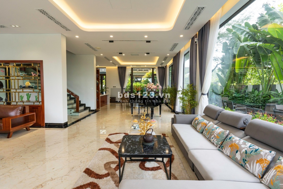 Cần bán gấp biệt thự Phương Đông Vân Đồn 300m2, 4 tầng