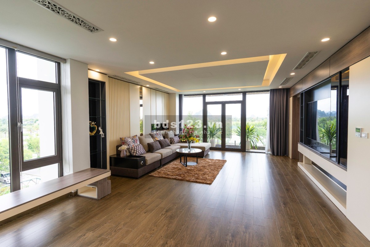 Cần bán gấp biệt thự Phương Đông Vân Đồn 300m2, 4 tầng
