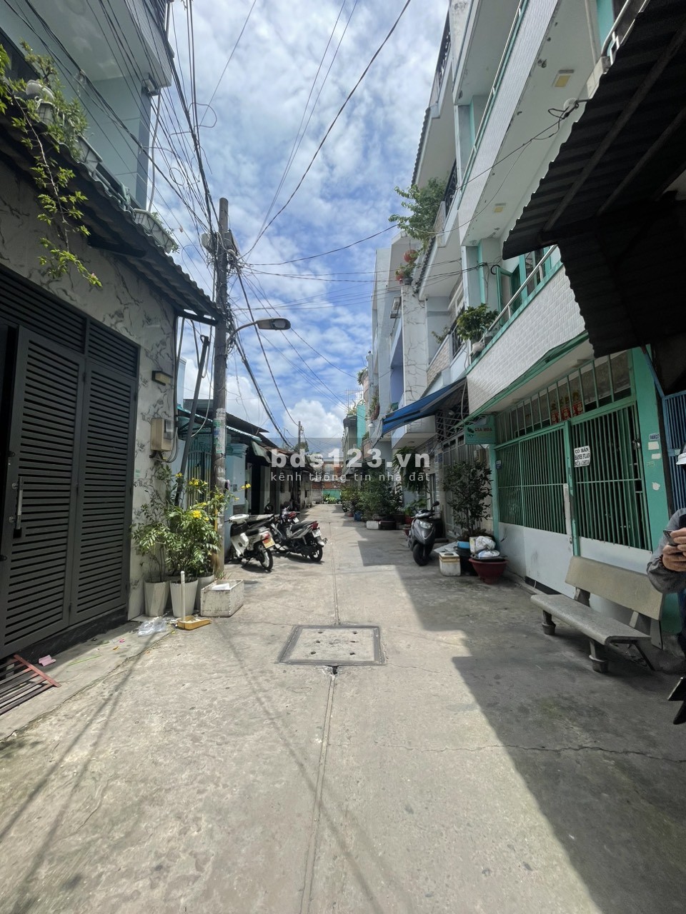Nhà phố quận Bình Tân giá tốtngay đường Lê Văn Quới hẻm 7m đường nhựa thông thoáng an ninh tốt