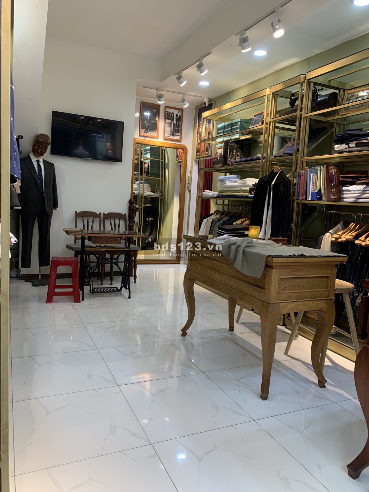 Bán nhà MT Nguyễn Hiền P4 Q3 (dạng chung cư, 1 trệt 1 lầu, 58 m2, đang cho thuê) . Giá 5,39 tỷ