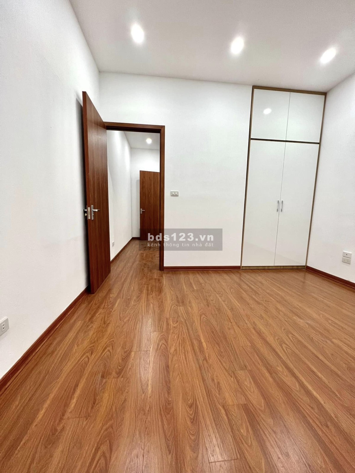 BÁN NHÀ CỰC ĐẸP DỊCH VỌNG - Ô TÔ 7 CHỖ VÀO TẬN CỬA -CHỈ 7,85 TỶ(CÓ THƯƠNG LƯỢNG)