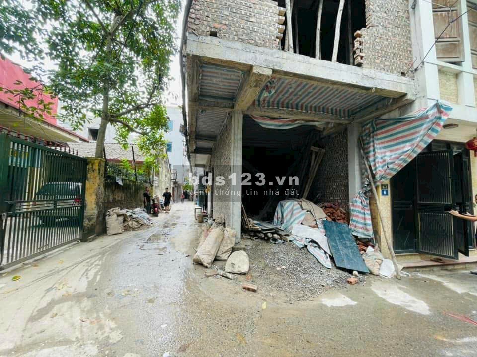 BÁN ĐẤT TẶNG NHÀ PHỐ VIÊN - BẮC TỪ LIÊM - DT 35M, NHÀ C4 - Ô TÔ ĐỖ CỬA - GIÁ 3,5 TỶ.