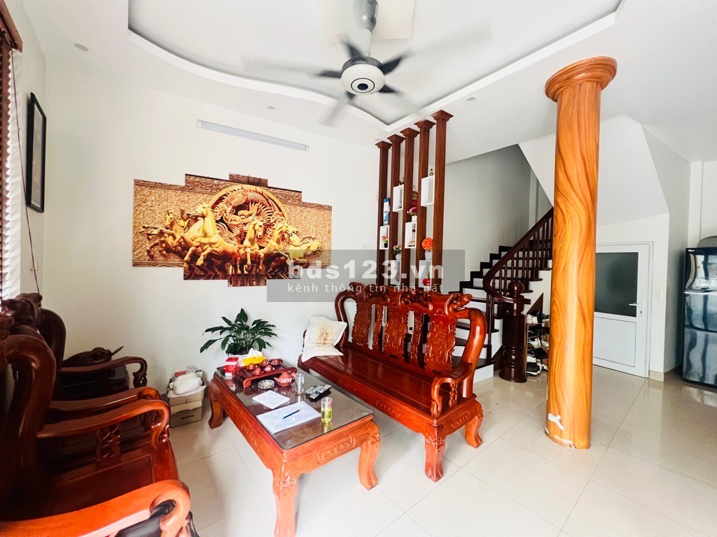 Bán nhà Nguyễn Văn Linh Thạch Bàn Long Biên Hà Nội, Ngõ 68 trải nhựa, Ô tô tránh đỗ