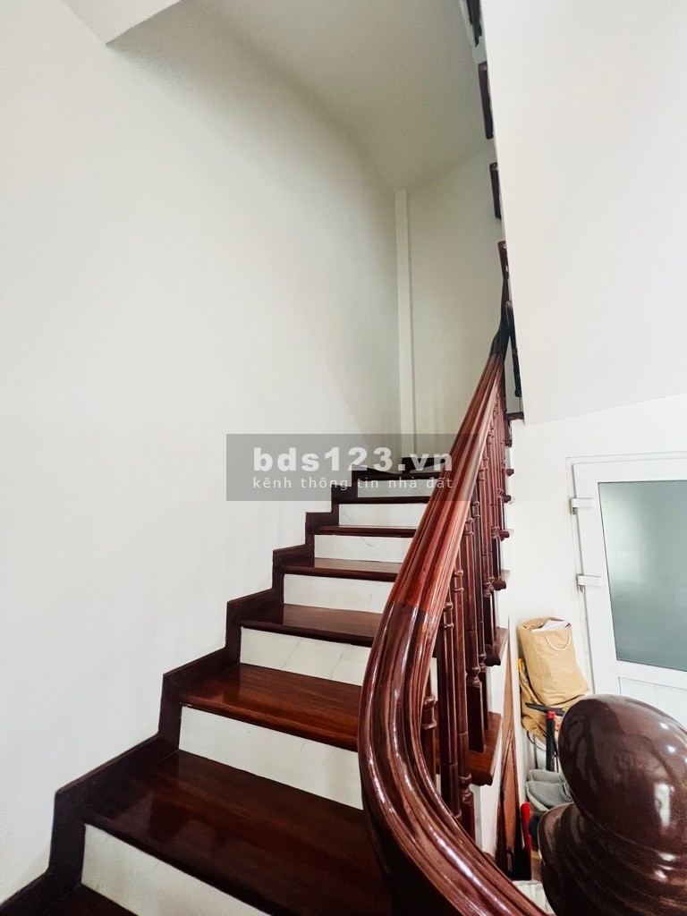 Bán nhà Nguyễn Văn Linh Thạch Bàn Long Biên Hà Nội, Ngõ 68 trải nhựa, Ô tô tránh đỗ