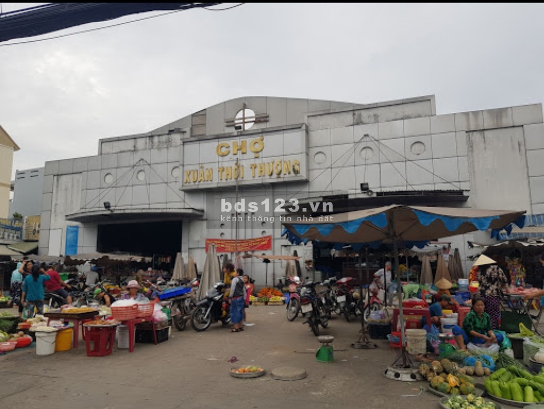 Bán đất ngay chợ Xuân Thới Thượng. Đường xe hơi. 4x24, 95m2. 1 tỷ 50 triệu.