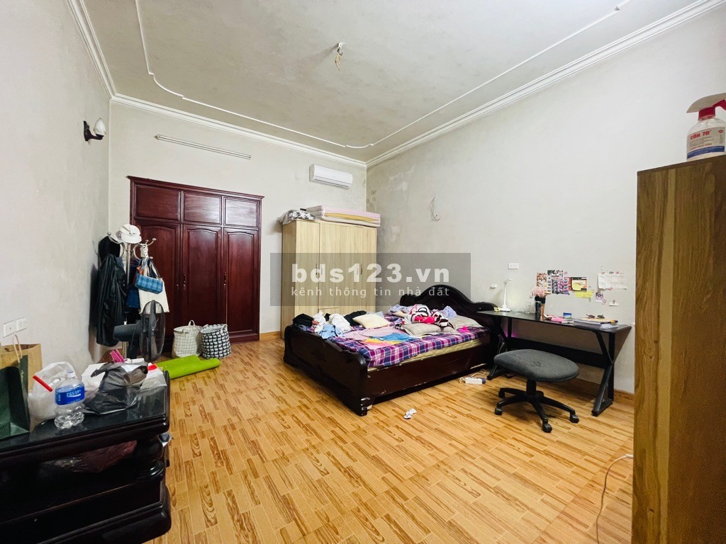 Bán nhà dân xây trung tâm Long Biên Bồ Đề Nguyễn Văn Cừ 122 m 4 tầng sân vườn gara ô tô