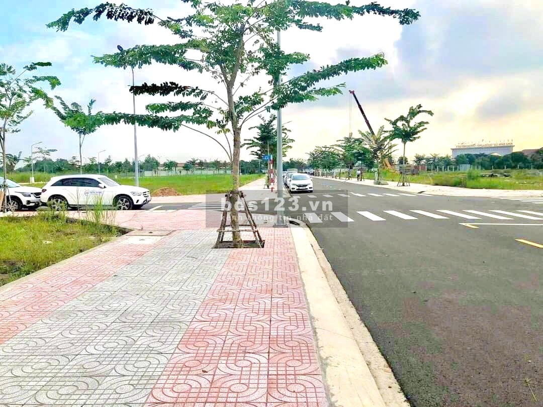 Cần Bán lô đất Ngay Trung Tâm thị Trấn Thủ Thừa-Long An. 100m2 Giá 698tr/50%