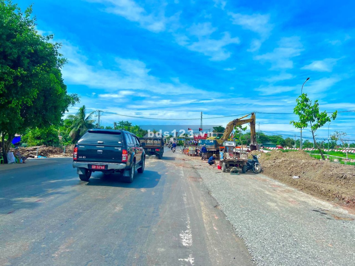 Cần Bán lô đất Ngay Trung Tâm thị Trấn Thủ Thừa-Long An. 100m2 Giá 698tr/50%