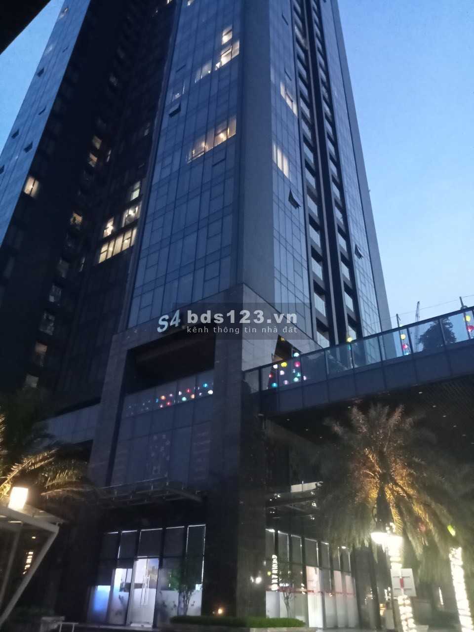 Nhỉnh 5 tỷ bán gấp căn hộ 2pn sunshine city kdt ciputra