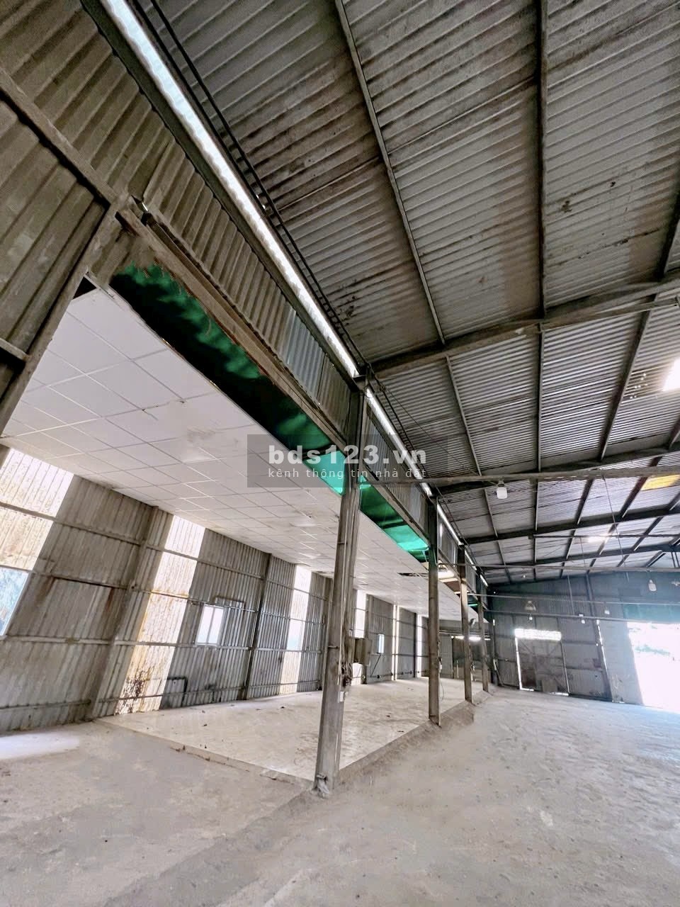Siêu Khủng ...Kho Xưởng Rộng 1500m2 Kèm Dãy Nhà Văn Phòng - Vị Trí Vàng Mặt Tiền - Sát Cảng Phú Hữu