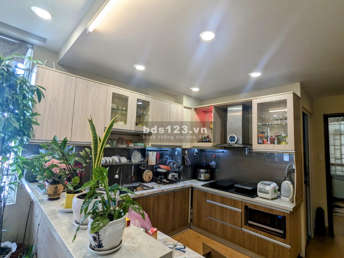 Cho thuê CHCC Phú Đạt, 3PN, căn góc DT 82m2; giá 11,5 tr/tháng
