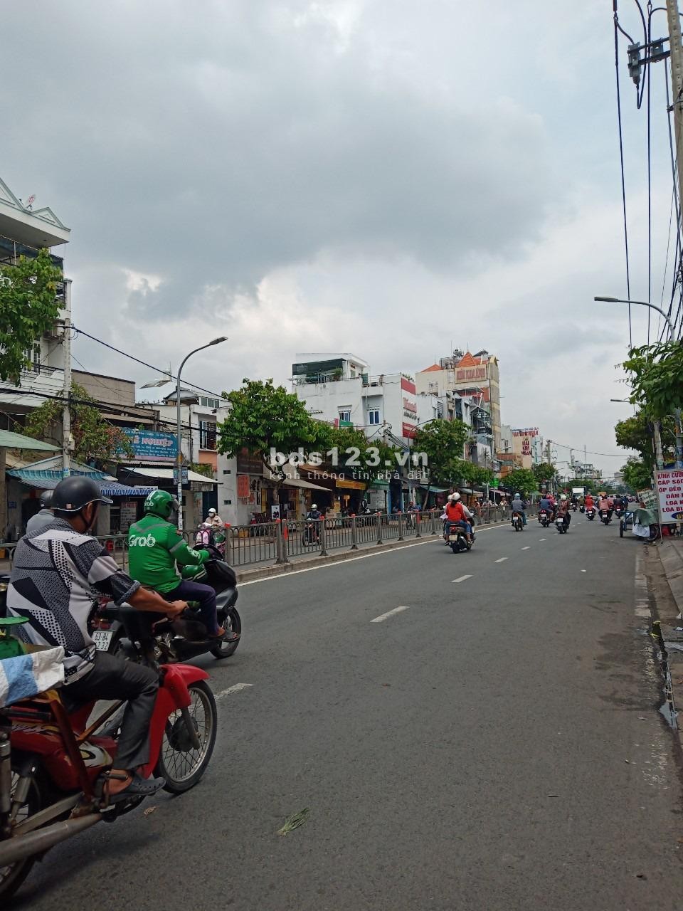 Nguyên căn riêng biệt, Bà Hom P13, quận 6, hẽm xe hơi tới nhà, điên nuoc gia nha nuoc