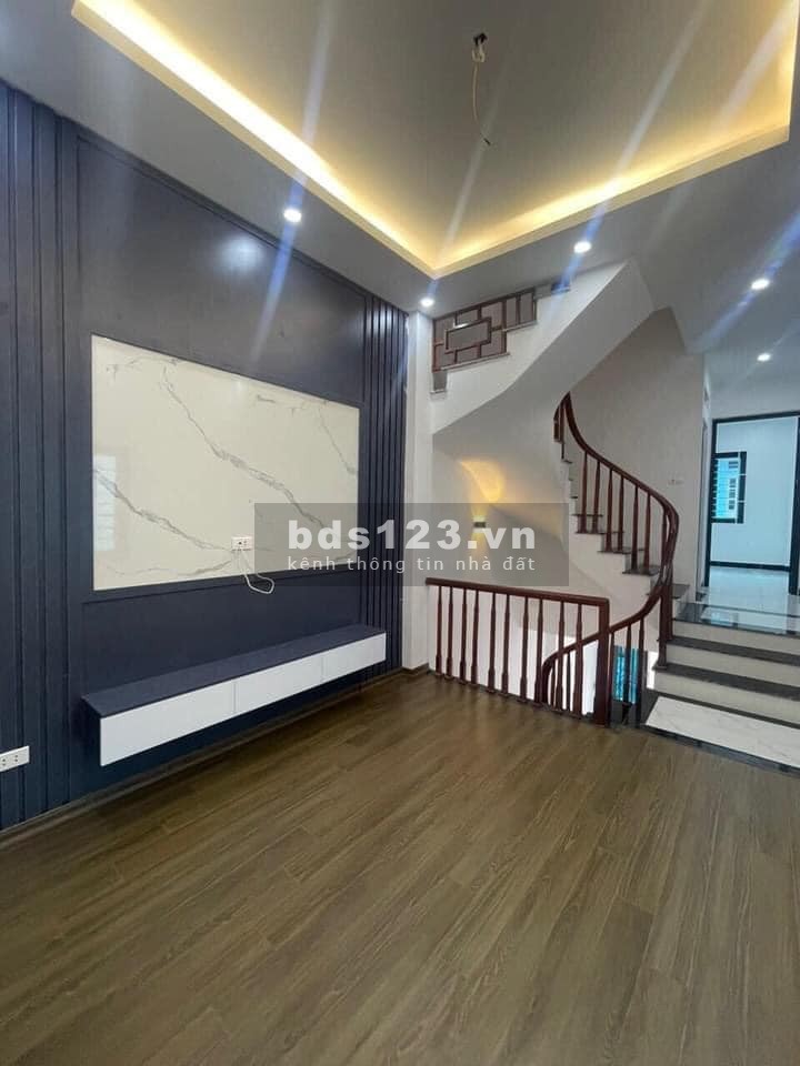 BÁN NHÀ ĐẠI KIM 32m2, sổ đỏ vuông vắn