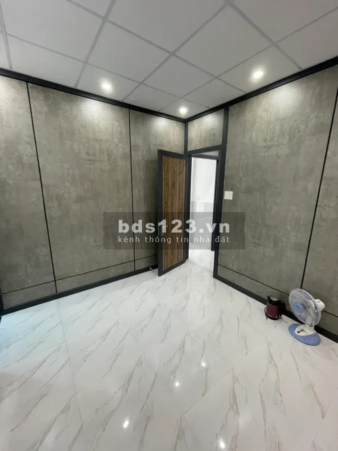 NHÀ MỚI TOANH DỌN VÀO Ở NGAY GIÁ NHỈNH 4 TỶ, CHỦ KẸT TIỀN CẦN BÁN GẤP NGAY CHƠ VẠN HẠNH TRUNG CHÁNH